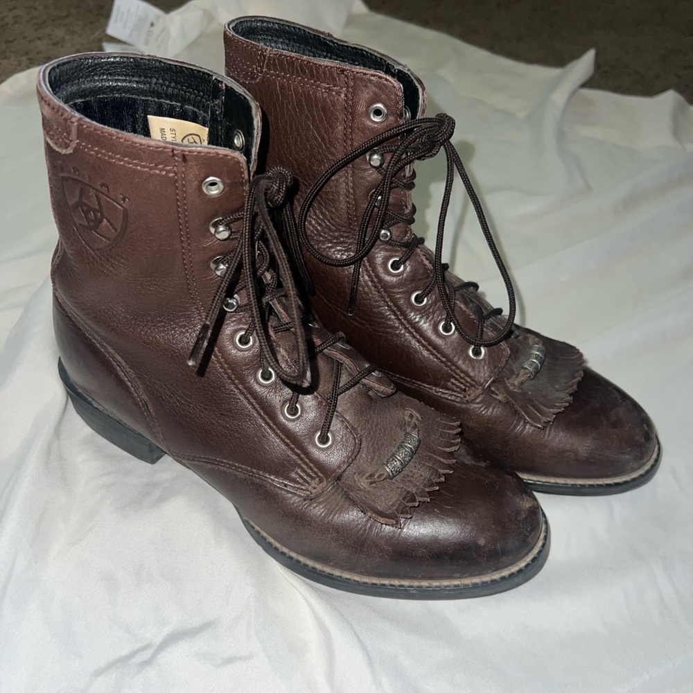 Ariat lacetie Brown roundtoe Leather Boots